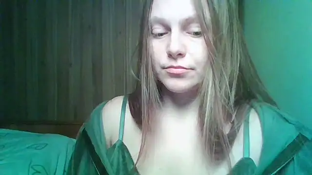 Snapshot of Evasapples chatting on February 13, 2026, 10:21 pm Evasapples online show from February 13, 2026, 10:21 pm