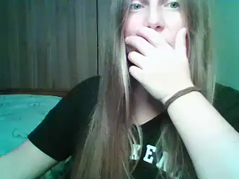 Snapshot of Evasapples chatting on October 27, 2025, 10:22 pm Evasapples online show from October 27, 2025, 10:22 pm