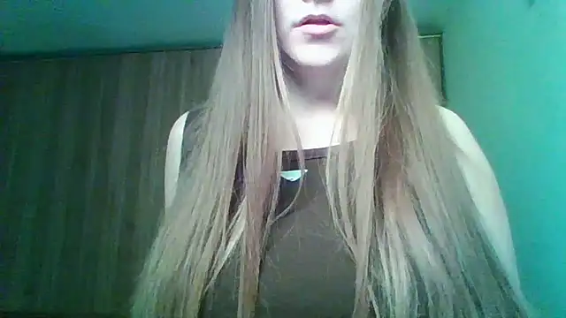 Evasapples online show from March 10, 2026, 10:47 pm