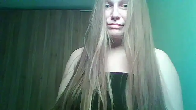 Snapshot of Evasapples chatting on February 12, 2026, 10:20 pm Evasapples online show from February 12, 2026, 10:20 pm