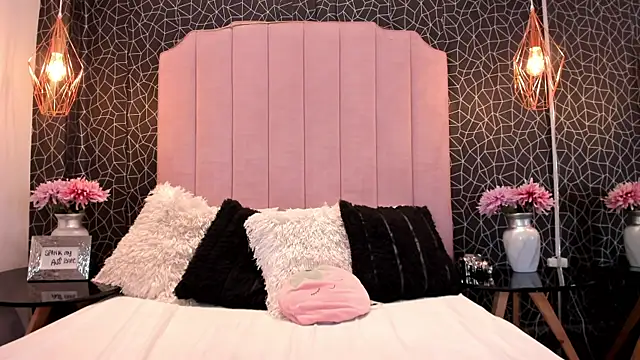 TifanyVega online show from February 3, 2025, 7:00 pm