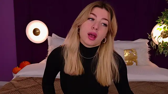 HelenaMorgan online show from October 15, 2025, 3:05 am