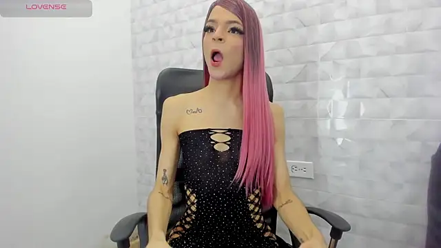 Snapshot of Realbadbxtch chatting on March 7, 2025, 7:49 pm Realbadbxtch online show from March 7, 2025, 7:49 pm