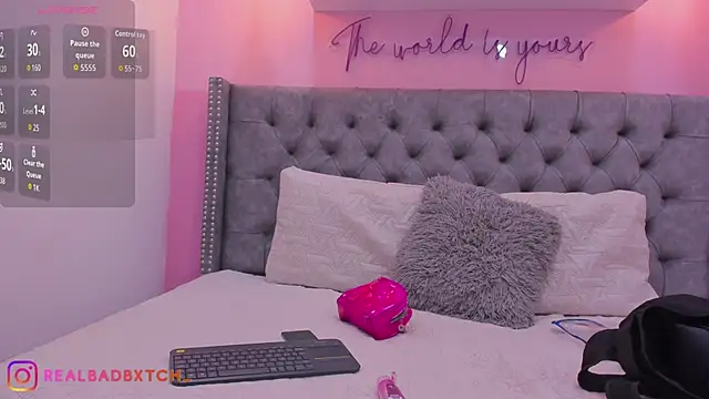 Snapshot of Realbadbxtch chatting on February 13, 2026, 3:01 pm Realbadbxtch online show from February 13, 2026, 3:01 pm