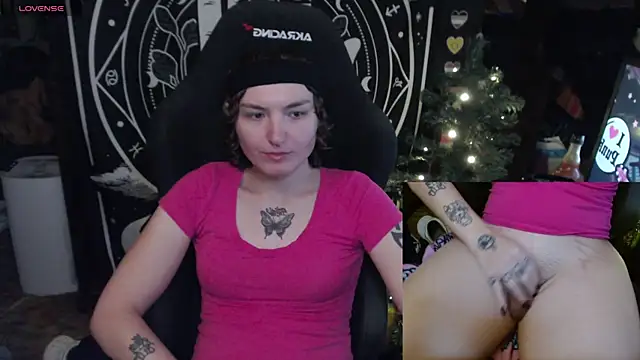 BrandiWRLD 999 online show from January 13, 2025, 9:42 pm