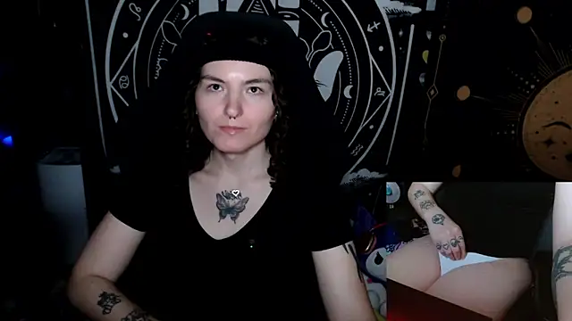 BrandiWRLD 999 online show from October 1, 2025, 9:07 pm