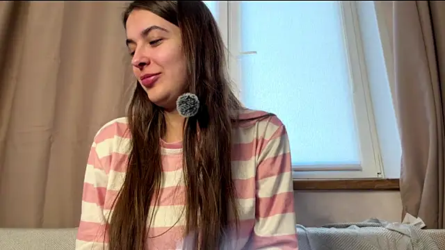 elisa moon online show from May 17, 2026, 3:01 pm