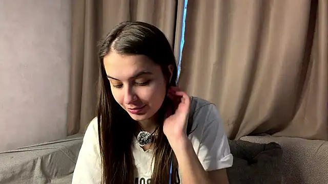 elisa moon online show from March 24, 2026, 3:01 pm