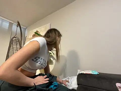 Snapshot of aliisonn_parker26 chatting on March 5, 2025, 7:06 pm aliisonn parker26 online show from March 5, 2025, 7:06 pm