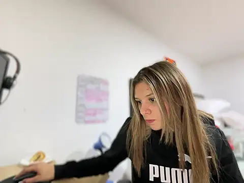 Snapshot of aliisonn_parker26 chatting on January 22, 2025, 11:53 pm aliisonn parker26 online show from January 22, 2025, 11:53 pm