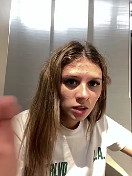 Snapshot of aliisonn_parker26 chatting on February 24, 2025, 8:03 pm aliisonn parker26 online show from February 24, 2025, 8:03 pm