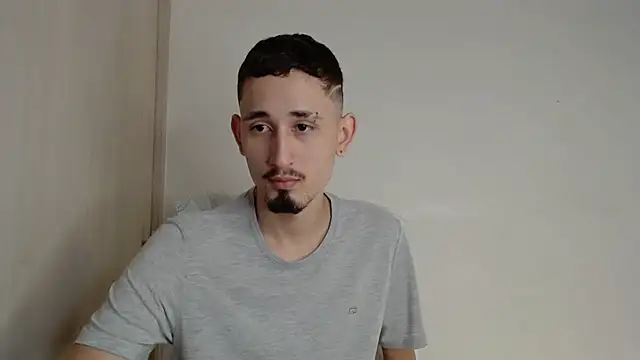 Snapshot of enzo_0814 chatting on March 19, 2025, 11:39 am enzo 0814 online show from March 19, 2025, 11:39 am
