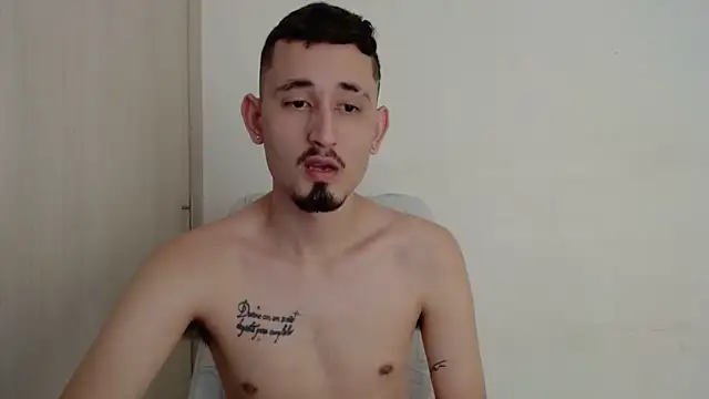 Snapshot of enzo_0814 chatting on October 12, 2025, 9:49 pm enzo 0814 online show from October 12, 2025, 9:49 pm