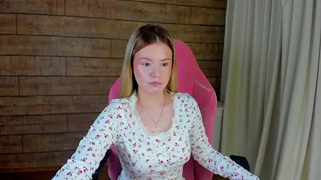 MilanaBalmain online show from March 23, 2026, 4:34 am