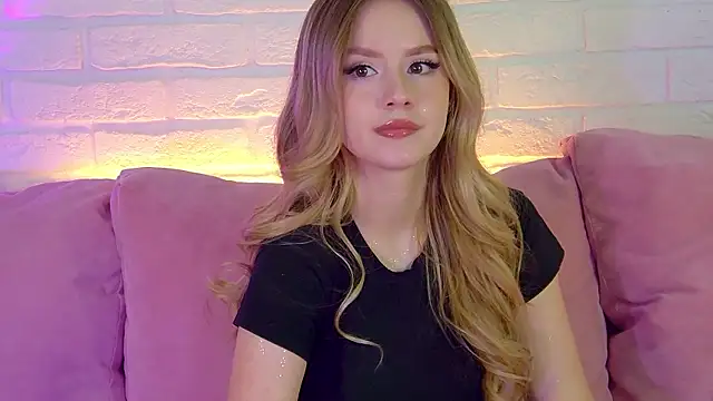 MilanaBalmain online show from November 26, 2025, 4:18 pm