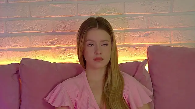 MilanaBalmain online show from November 10, 2025, 4:28 am