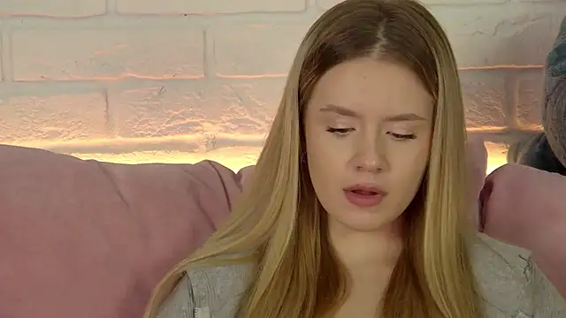 MilanaBalmain online show from October 15, 2025, 4:15 pm