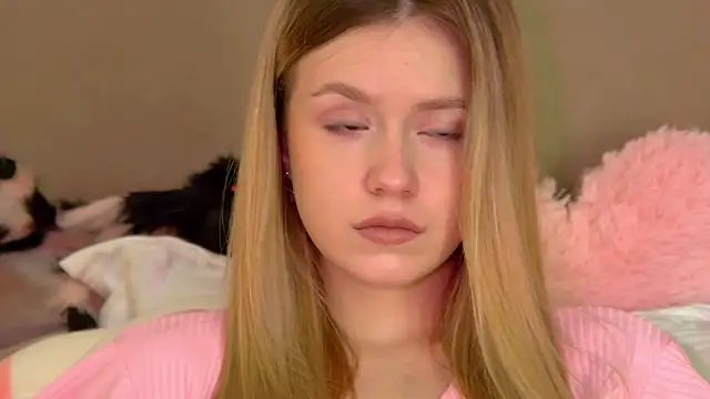 MilanaBalmain online show from October 27, 2025, 4:35 am