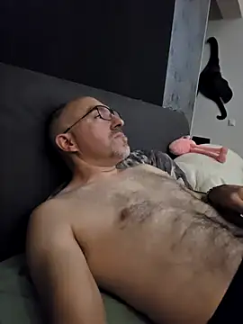 Snapshot of Crosss-23cm chatting on October 4, 2025, 8:32 pm Crosss-23cm online show from October 4, 2025, 8:32 pm