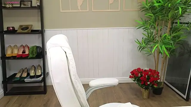 Snapshot of LadyLeea chatting on March 11, 2025, 5:35 am LadyLeea online show from March 11, 2025, 5:35 am