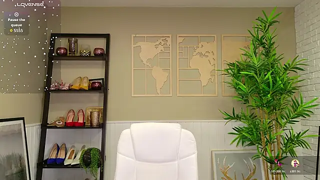 Snapshot of LadyLeea chatting on March 23, 2026, 5:40 am LadyLeea online show from March 23, 2026, 5:40 am