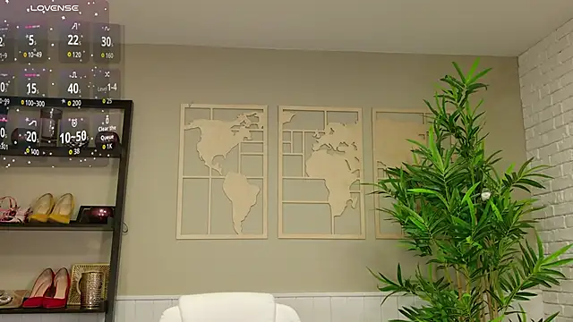 Snapshot of LadyLeea chatting on March 3, 2026, 5:25 am LadyLeea online show from March 3, 2026, 5:25 am