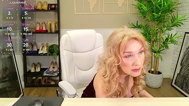 Snapshot of LadyLeea chatting on March 26, 2026, 6:11 am LadyLeea online show from March 26, 2026, 6:11 am