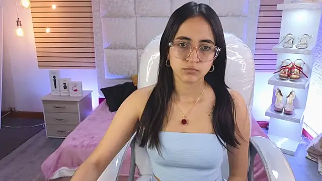Mia Fischer online show from May 27, 2026, 12:23 pm