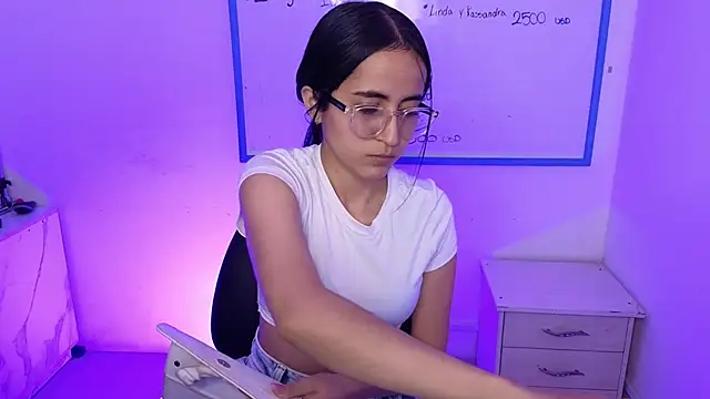 Mia Fischer online show from May 7, 2026, 1:14 pm