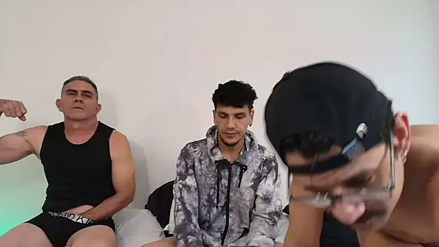 Snapshot of Benjamin_show chatting on February 2, 2026, 8:41 pm Benjamin show online show from February 2, 2026, 8:41 pm