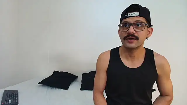 Snapshot of Benjamin_show chatting on February 21, 2026, 4:53 pm Benjamin show online show from February 21, 2026, 4:53 pm