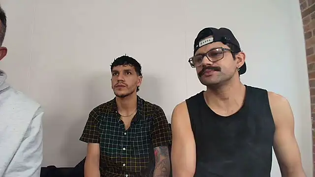 Snapshot of Benjamin_show chatting on February 8, 2026, 9:12 pm Benjamin show online show from February 8, 2026, 9:12 pm