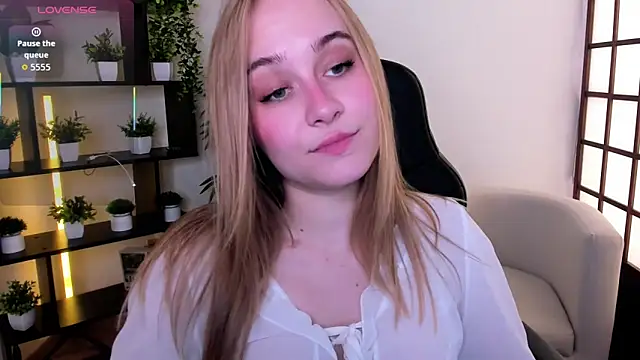 LianaBright online show from June 11, 2026, 2:11 am