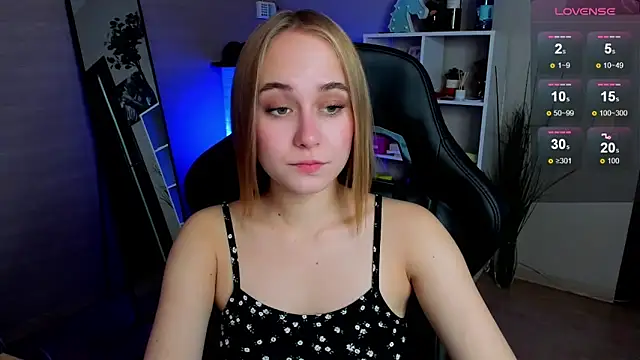 LianaBright online show from October 12, 2025, 2:02 am