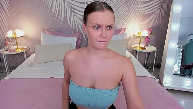 Snapshot of KiraDaring chatting on January 7, 2025, 10:08 pm KiraDaring online show from January 7, 2025, 10:08 pm