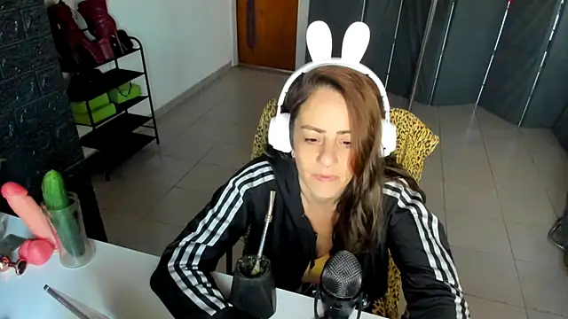 jessiburningheels online show from February 26, 2025, 10:16 am