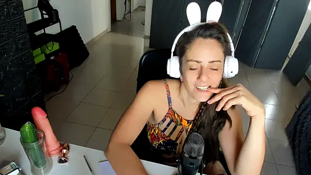 jessiburningheels online show from February 28, 2025, 1:03 pm