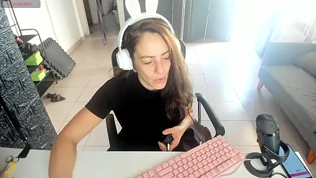 jessiburningheels online show from March 17, 2025, 1:50 pm