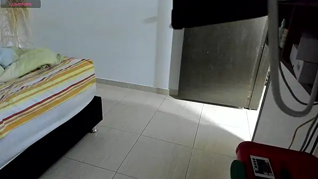 Hannahoney  online show from February 3, 2025, 11:58 pm