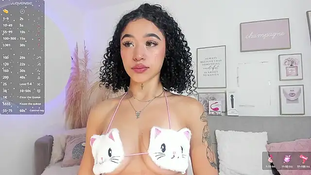 Snapshot of Crystal_Dluna chatting on March 20, 2025, 12:32 pm Crystal Dluna online show from March 20, 2025, 12:32 pm