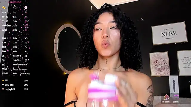 Snapshot of Crystal_Dluna chatting on February 26, 2025, 5:00 pm Crystal Dluna online show from February 26, 2025, 5:00 pm