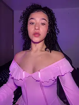 Crystal Dluna online show from November 28, 2025, 3:56 pm