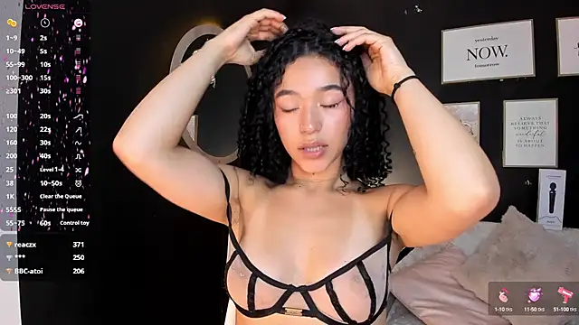 Snapshot of Crystal_Dluna chatting on February 26, 2025, 8:04 pm Crystal Dluna online show from February 26, 2025, 8:04 pm