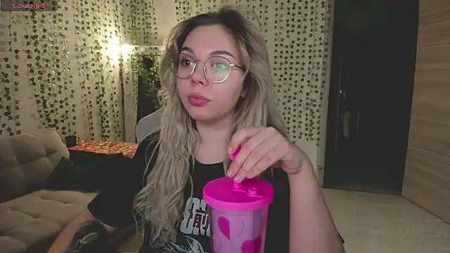 whoa-hoa-hoa-hoa-hoa online show from March 8, 2026, 5:38 pm