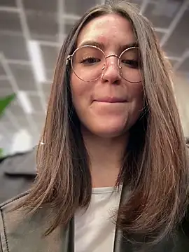 meow girl online show from October 11, 2025, 12:06 pm