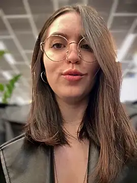 meow girl online show from October 19, 2025, 10:07 am