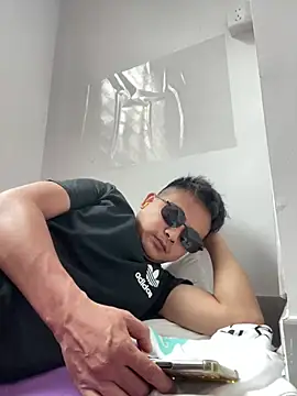lixiaoshuai8 online show from May 9, 2026, 4:38 am