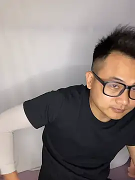 lixiaoshuai8 online show from April 2, 2026, 7:48 am