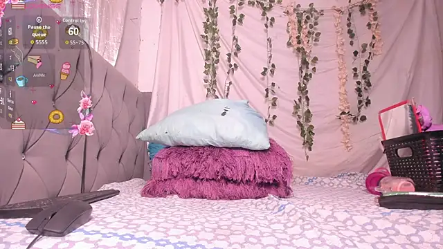 imtiffany w online show from September 20, 2025, 2:11 pm