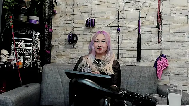 CruelMistress online show from April 25, 2026, 11:57 pm